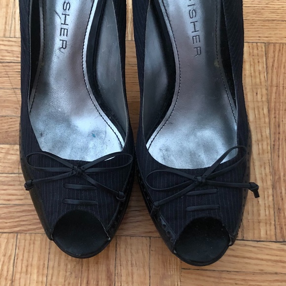 Marc Fisher Peep Toe Navy & Black Pumps (Size 9) - Picture 4 of 6